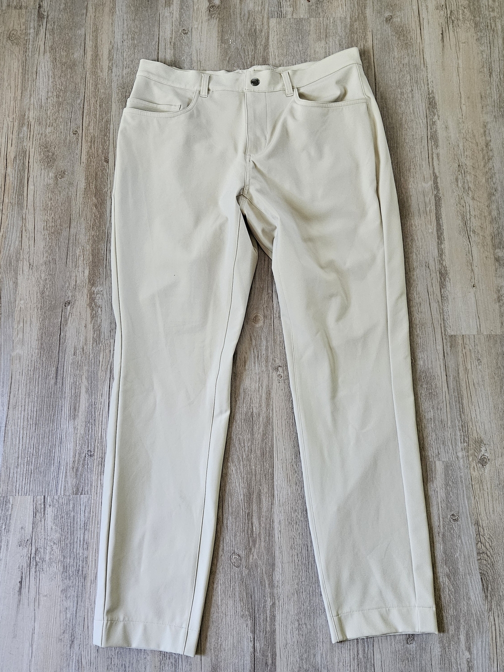 State And Liberty Men's Cream Stretch Performance Mid Khaki Tech Pants Size 34